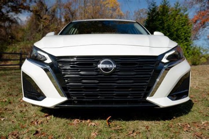 Are Nissan Altimas expensive to fix?