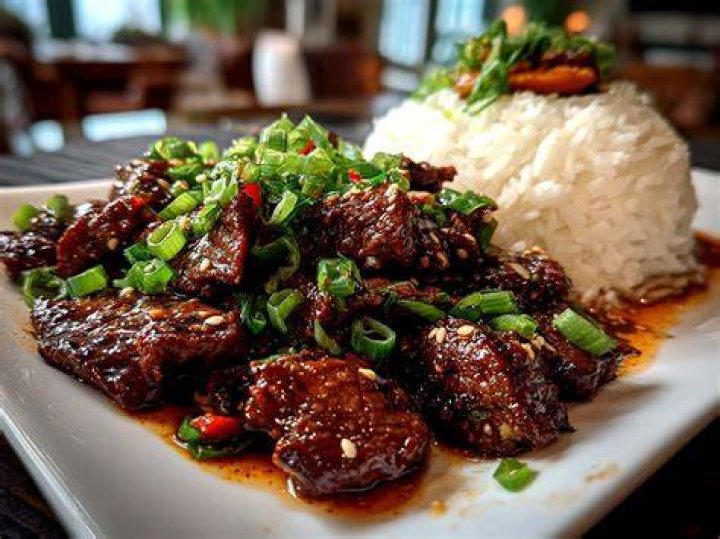 Are PF Changs entrees served with rice?