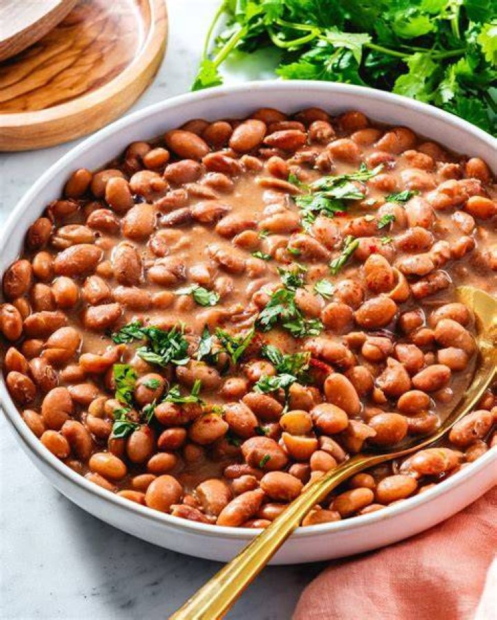 Are pinto beans and white beans the same?