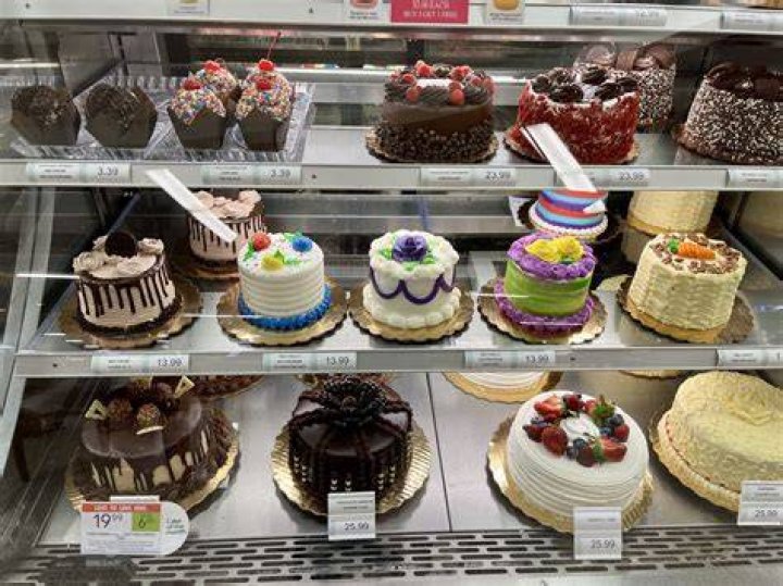Are Publix cakes baked in store?
