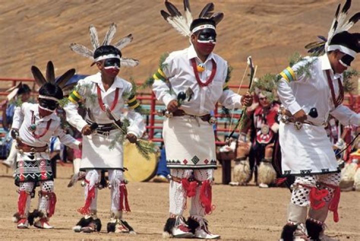 Are the Navajo and Hopi related?