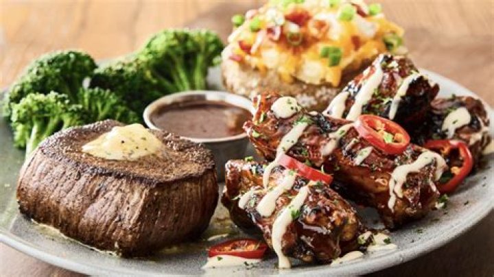 Are there free refills at Outback?