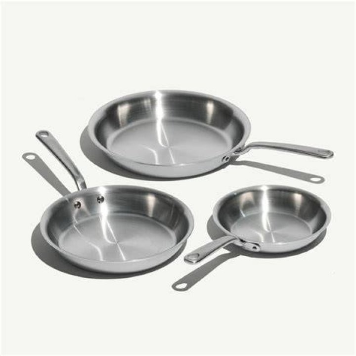 Are you supposed to season stainless steel pans?