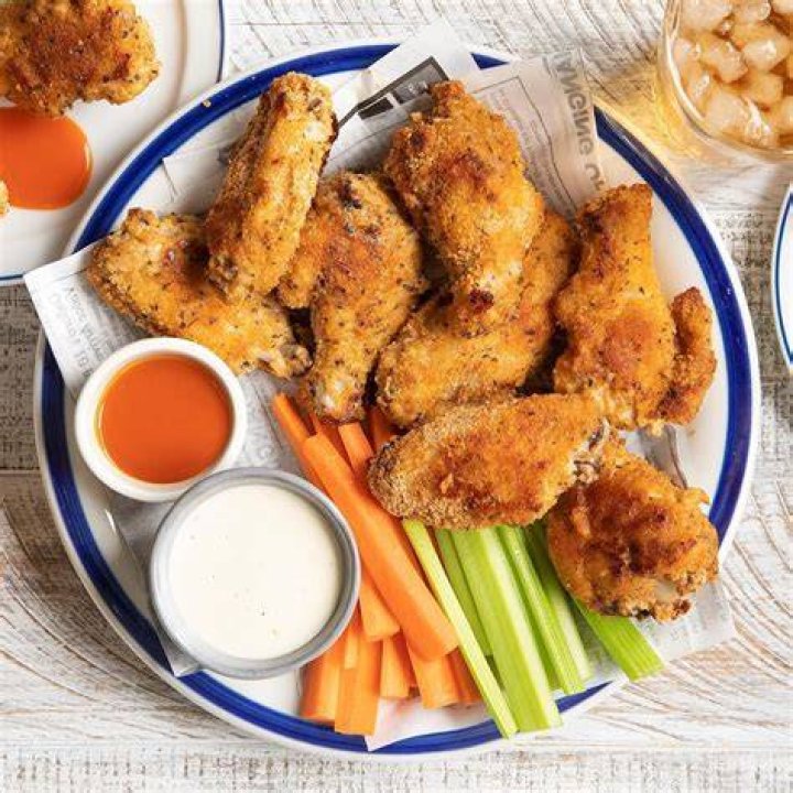 Are Zaxby’s wings breaded?