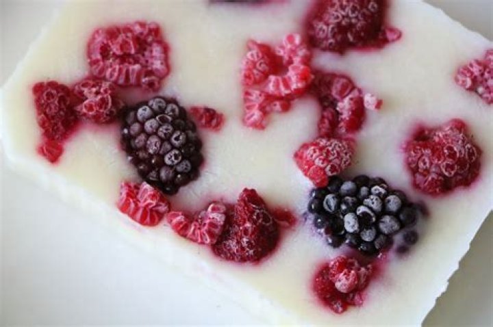 Can I eat frozen berries straight from the freezer?