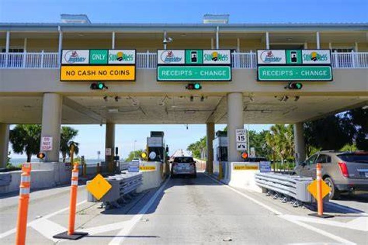 Can rental cars go through tolls?