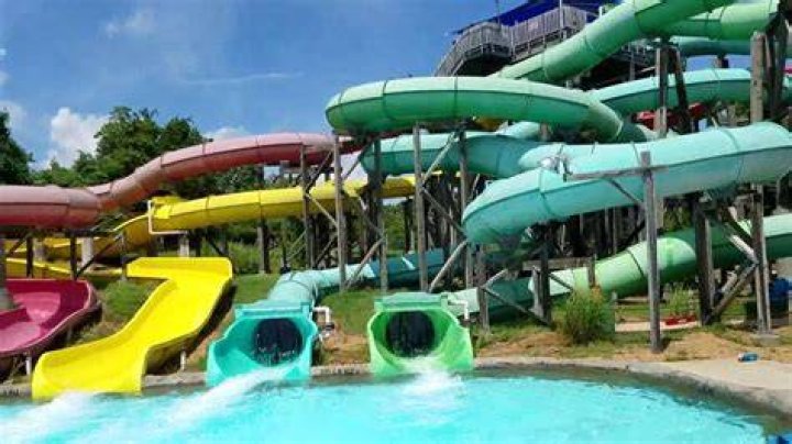 Can you bring water bottles into Six Flags St Louis?