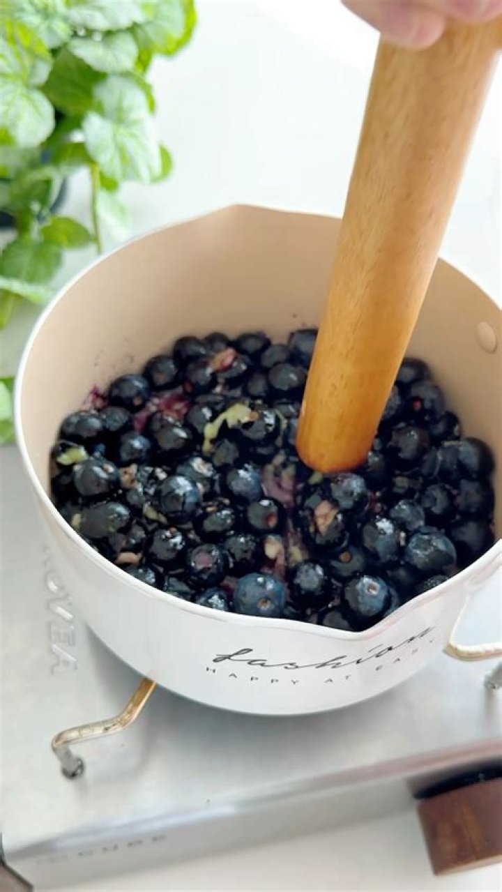 Can you cook old blueberries?
