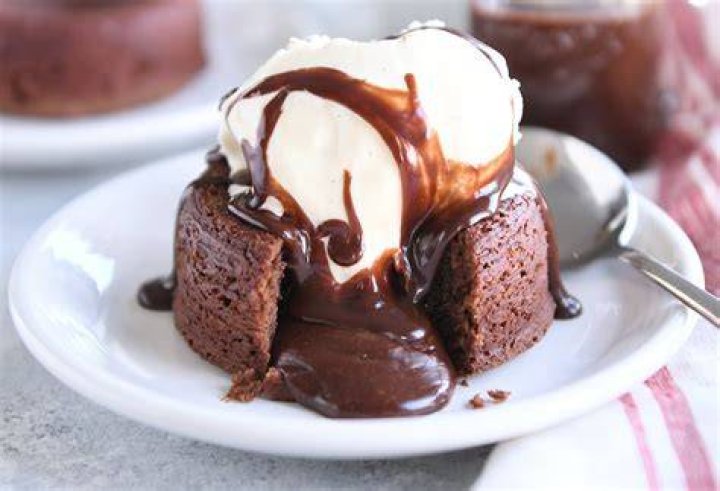 Can you eat lava cake cold?
