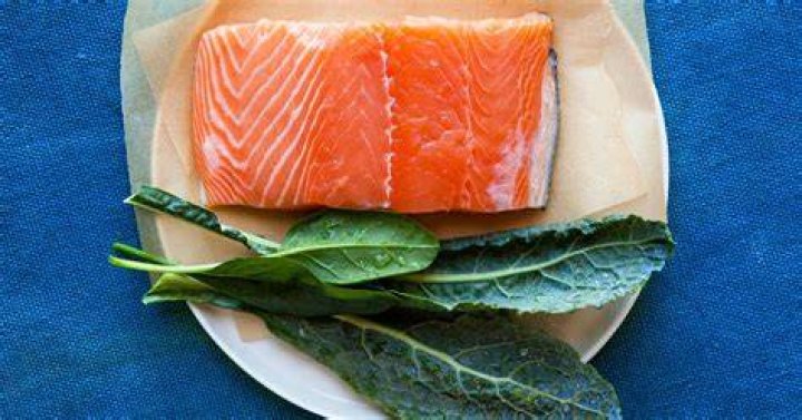 Can you eat salmon 2 days expired?
