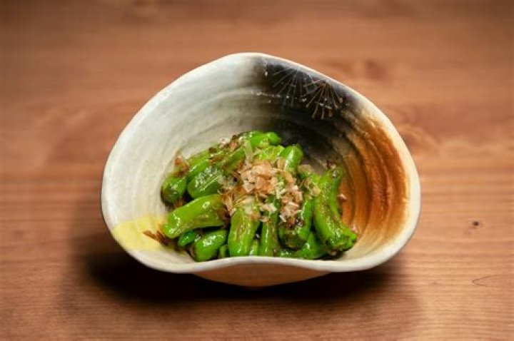 Can you eat shishito peppers raw?