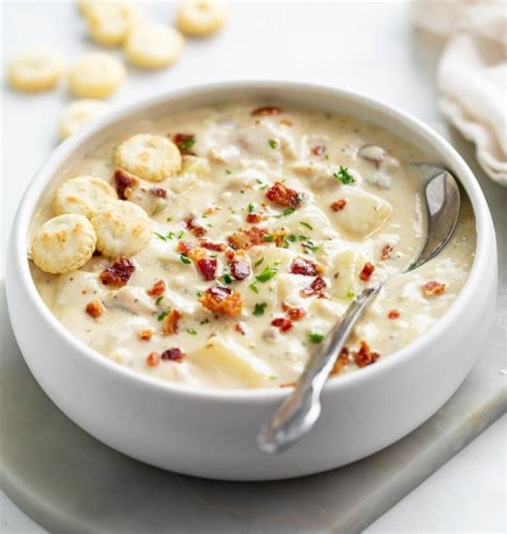 Can you reheat clam chowder in the microwave?