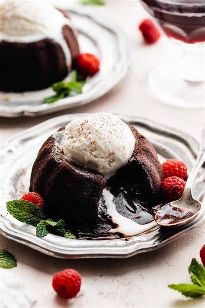 Can you reheat molten lava cakes?