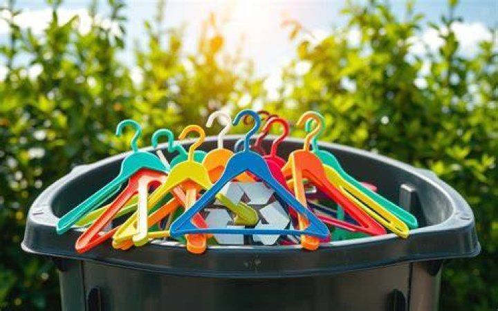 Can you throw hangers in the recycling bin?