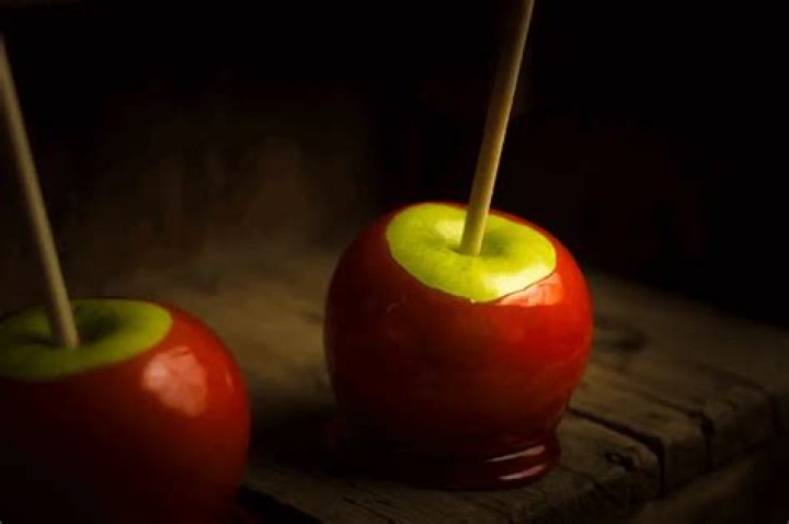 Can you use wax paper for candy apples?