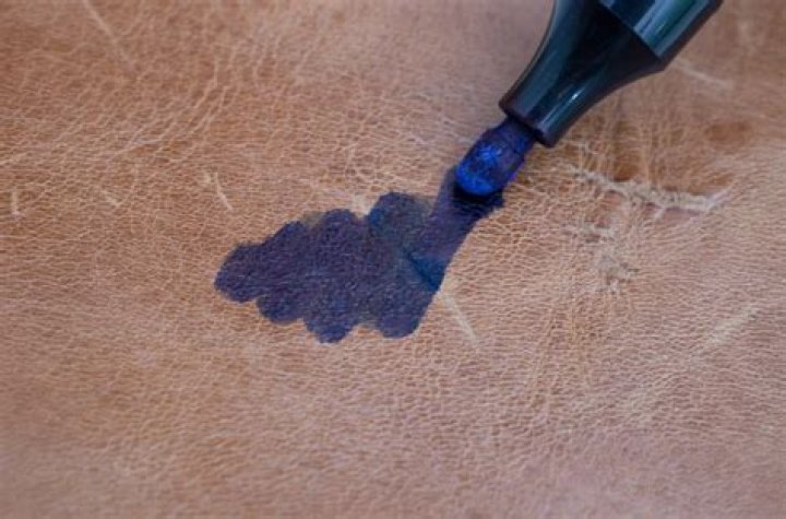 Comment enlever une auréole sur un sac en cuir ?