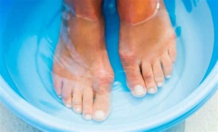 Comment faire un bain de pied au bicarbonate ?