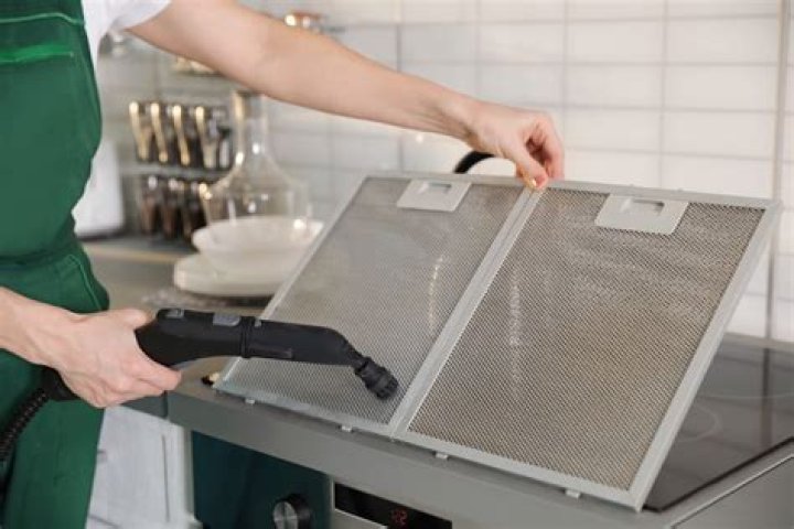 Comment nettoyer une hotte en alu brossé ?