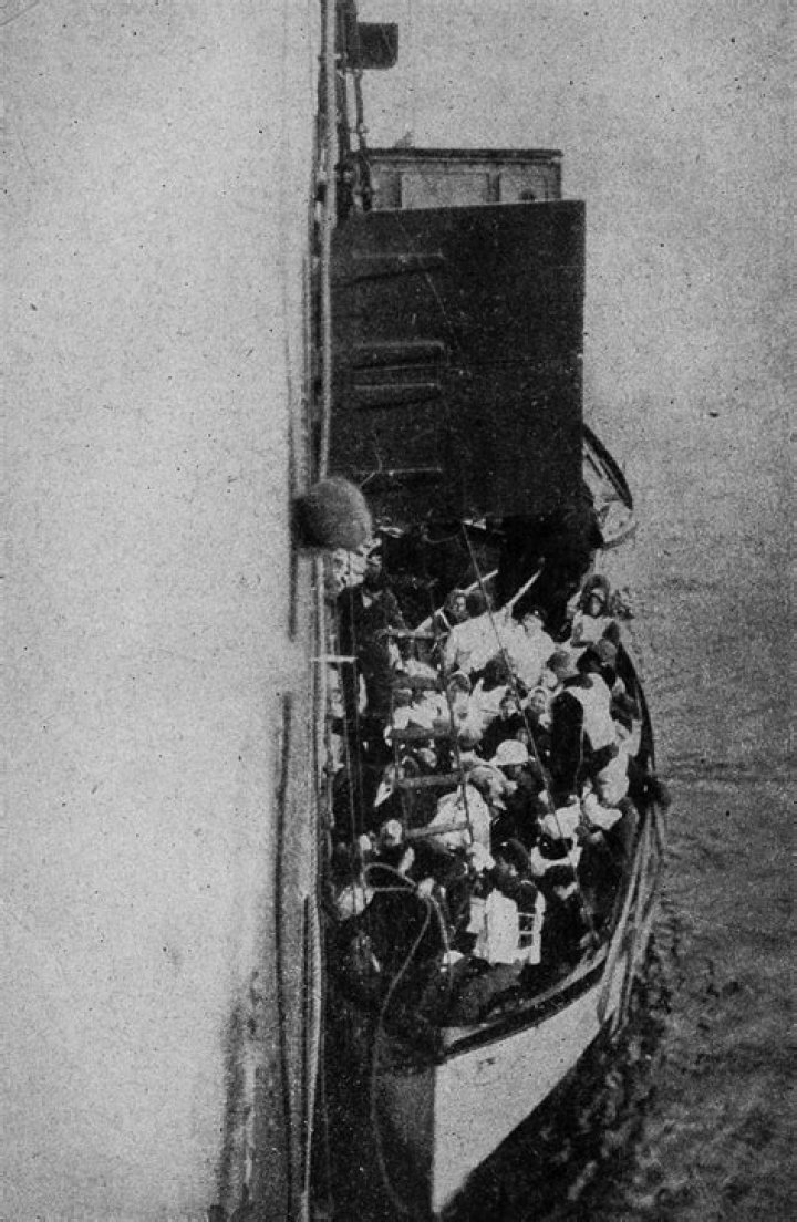 Did any Titanic passengers survive in the water?