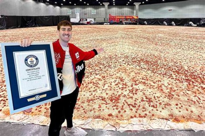 Did Pizza Hut get rid of calzones?