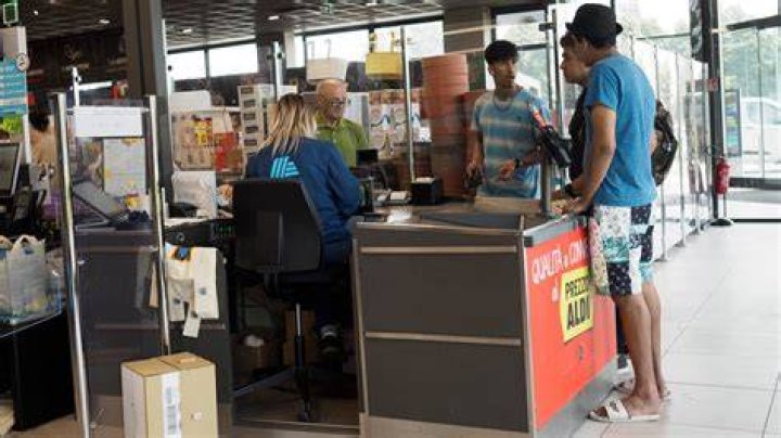 Do Aldi cashiers sit down?