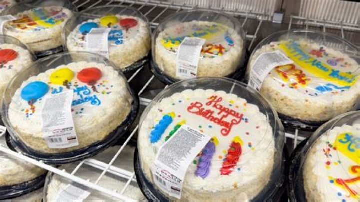 Do Costco birthday cakes need to be refrigerated?