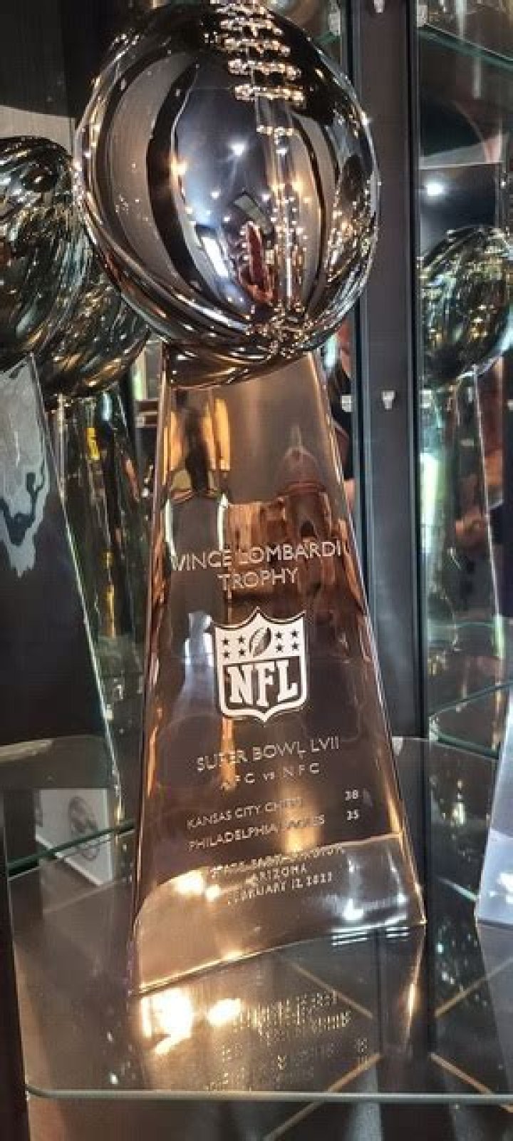 Do players get a replica Lombardi Trophy?