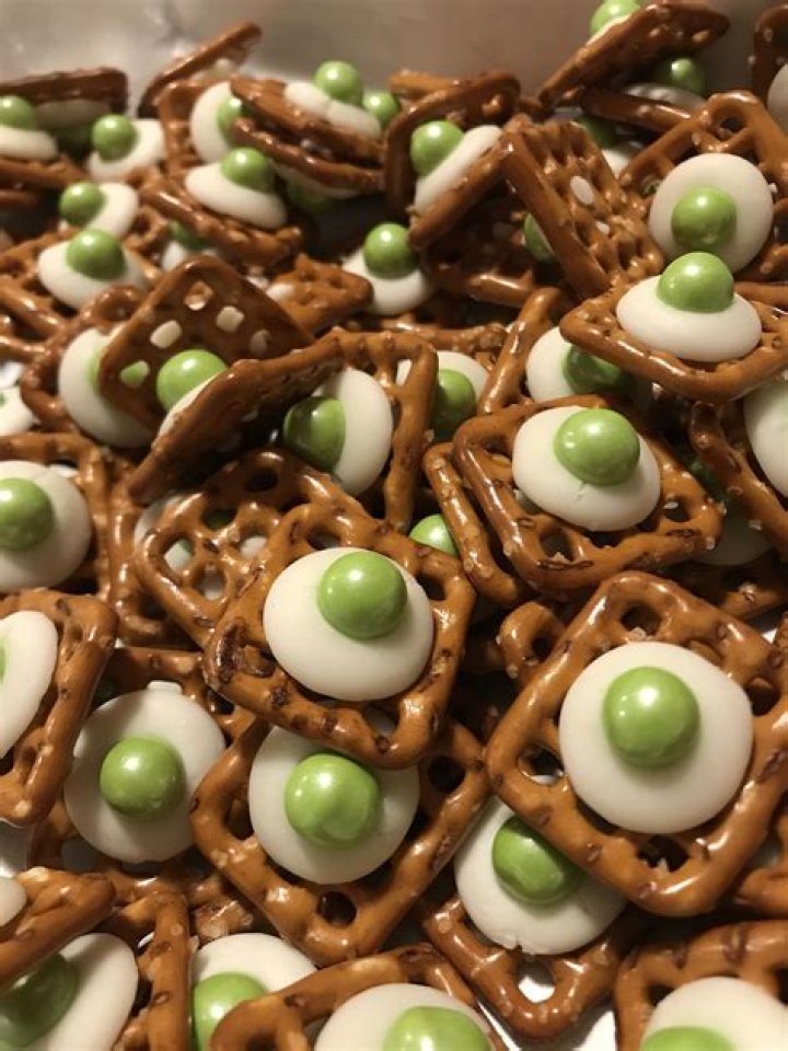 Do Soft pretzels have eggs?