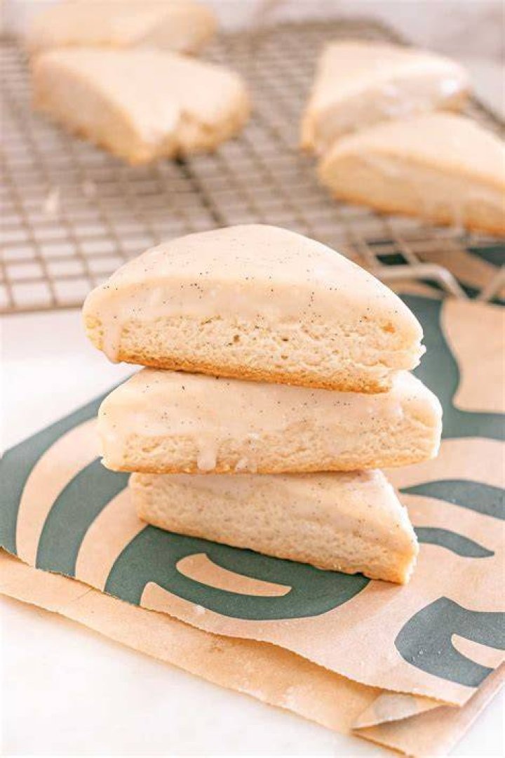 Do Starbucks scones have eggs?