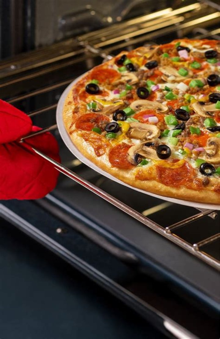 Do you cook Papa Murphy’s pizza on that tray?