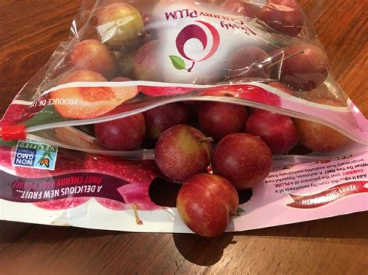 Do you store plums in the fridge?