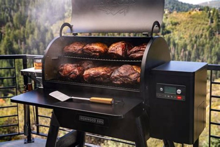 Does a Traeger smoke at 250?