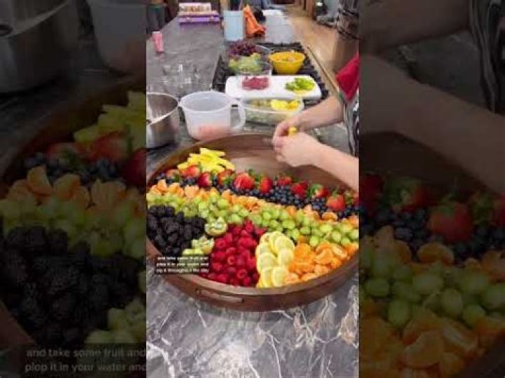 Does Aldi have fruit tray?