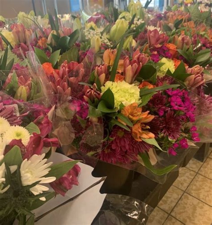Does Aldis have flowers?