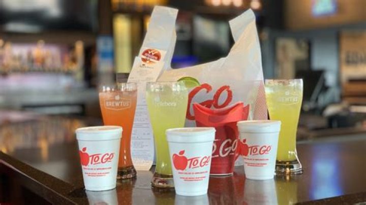 Does Applebee’s have any drink specials?