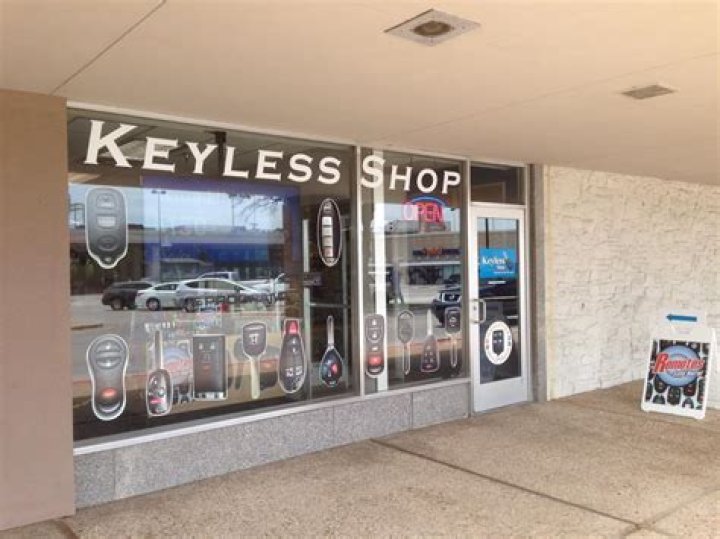 Does AutoZone program key fobs?