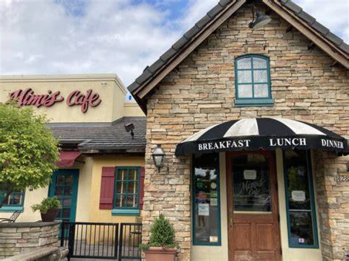 Does Bob Evans own Mimi’s Cafe?