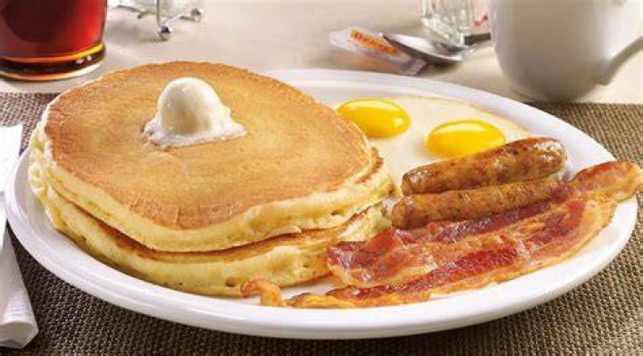 Does Denny’s have Christmas pancakes?