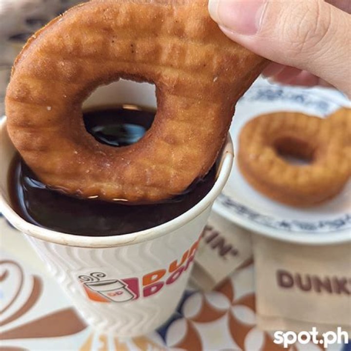 Does Dunkin Donuts almond milk have sugar?