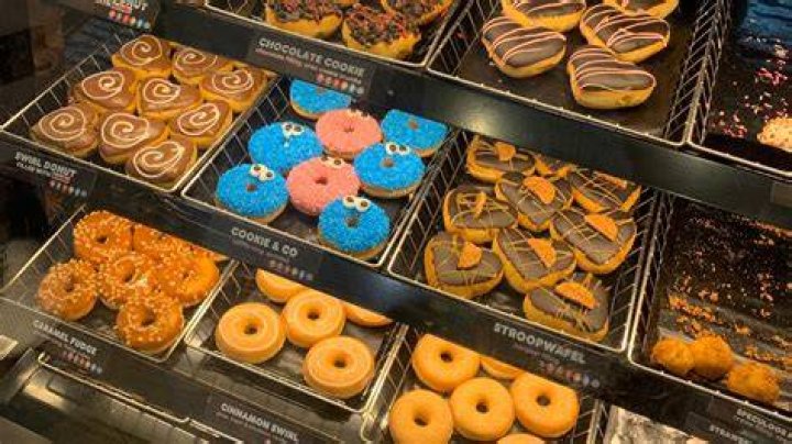 Does Dunkin Donuts fry or bake their donuts?