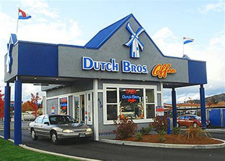 Does Dutch Bros take cash now 2021?
