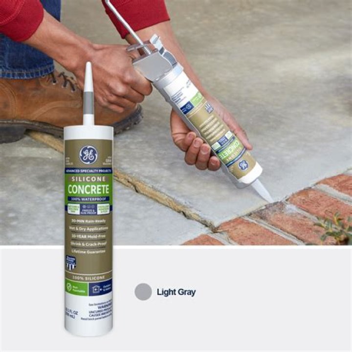 Does Flex Seal stick to cement?