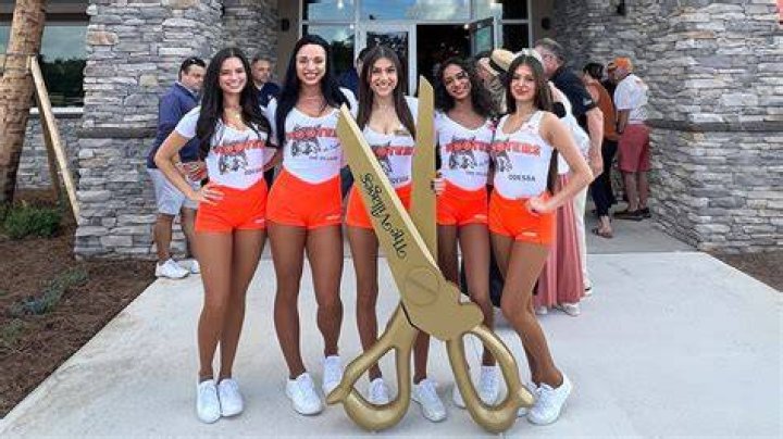 Does Hooters have a special on Mondays?