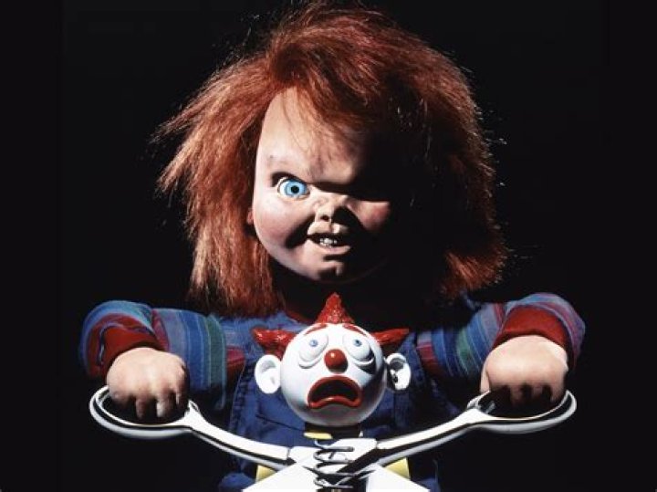 Does Karen die in childs play?