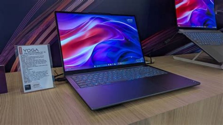 Does Lenovo Yoga have a graphics card?