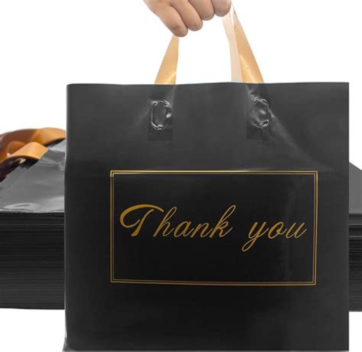 Does Lidl give you shopping bags?