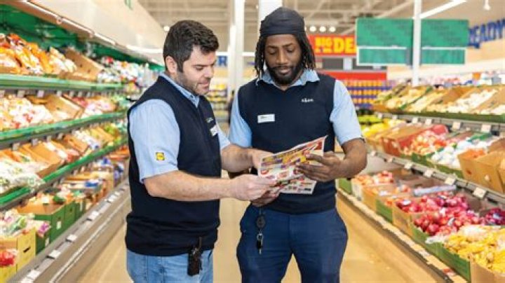 Does Lidl provide uniforms?