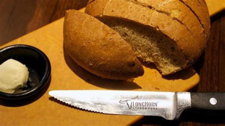 Does LongHorn have free bread?