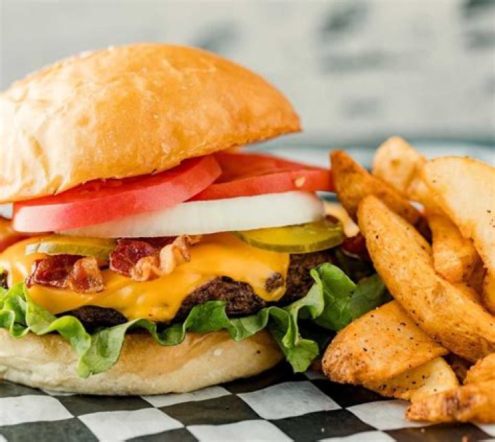 Does lubys own Fuddruckers?
