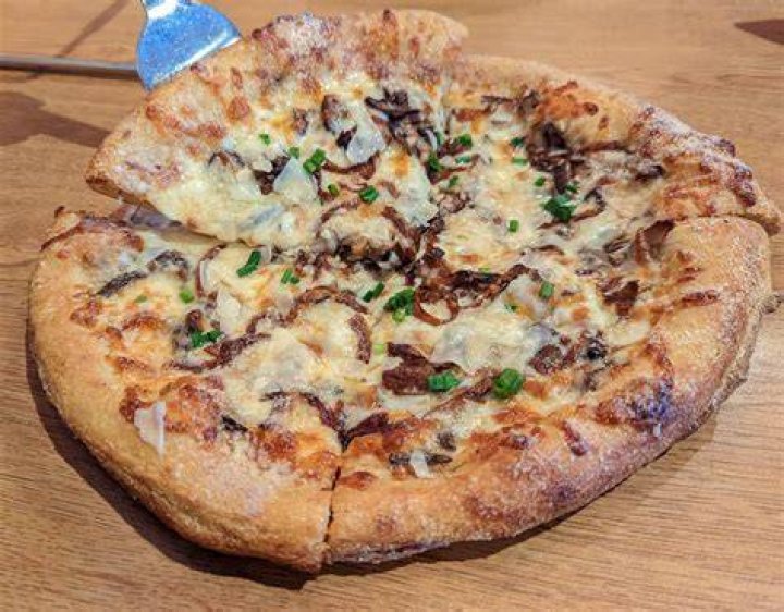Does Mellow Mushroom pizza have eggs?